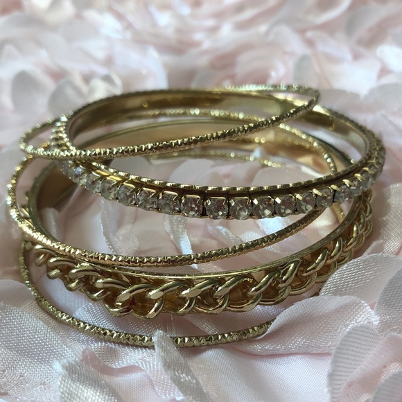 NWOT Beautiful 5 Piece Gold Tone Bracelet Stack! - Picture 3 of 3